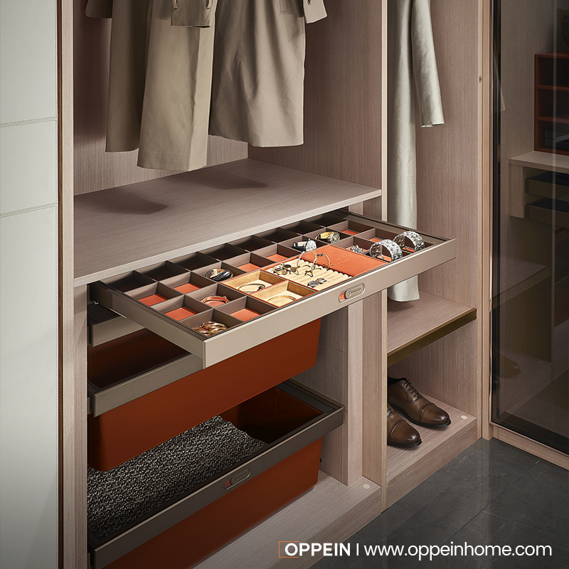 Wardrobe Organization